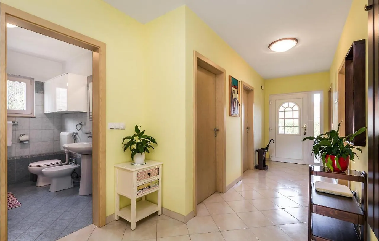 Gorgeous Home In Kastav With Wifi 0*,